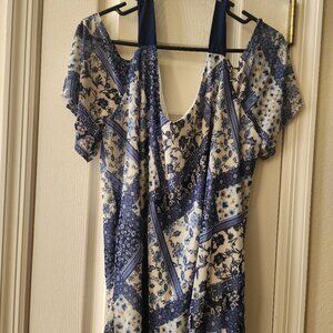 Blue & White floral design off the shoulder blouse size 3XL